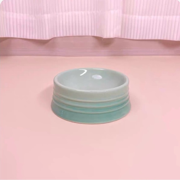 LE CREUSET PET BOWL STAND SET GREEN  (2 Pieces) - Picture 3 of 3
